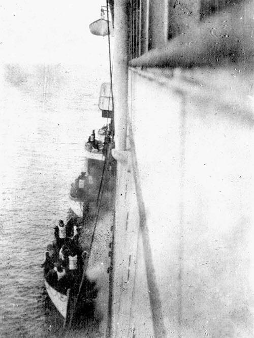 Name:  A truly historic photo showing lifeboats of Titanic survivors being rescued by the R.M.S. Carpat.jpg
Views: 1037
Size:  45.3 KB