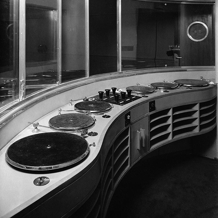 Name:  Interior of BBC Broadcasting House in 1932..jpg
Views: 581
Size:  80.6 KB